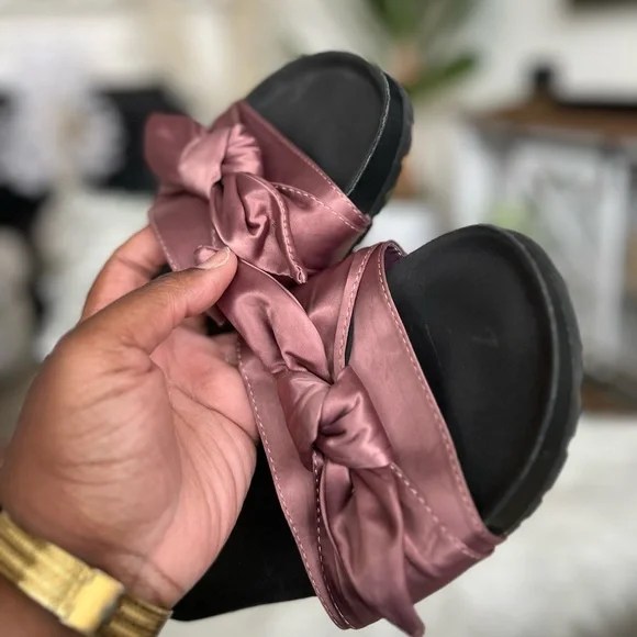 TORRID Mauve Satin Bow Pool Slides - Picture 6 of 8